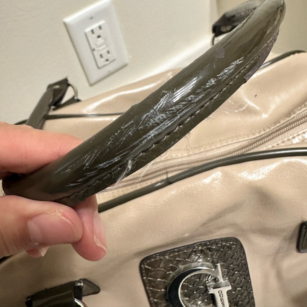 GUESS DUFFEL BAG - Picture 6 of 11